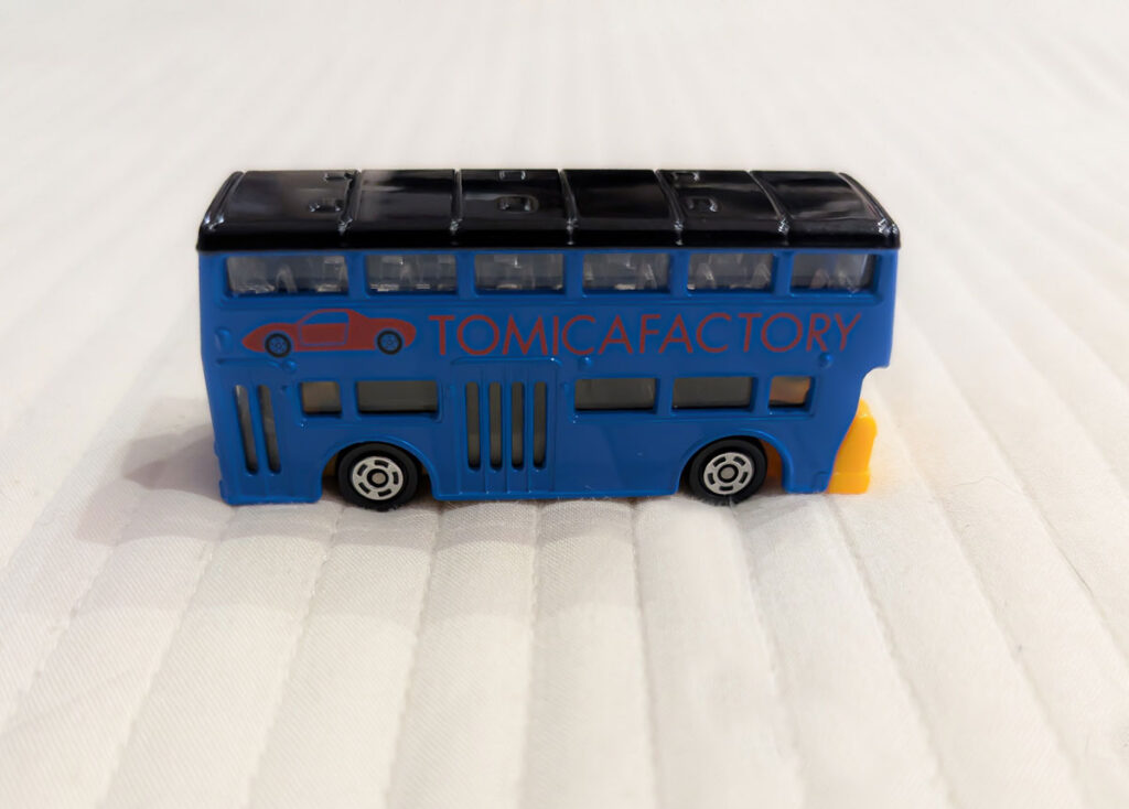 トミカプラレールフェスティバルの組み立て工場でつくったロンドンバス