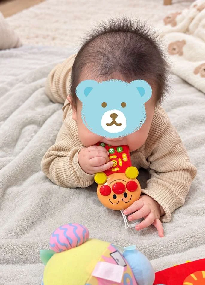 リモコン大好き0歳