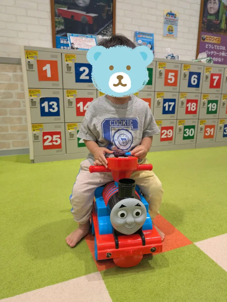 トーマスステーション室内遊び場