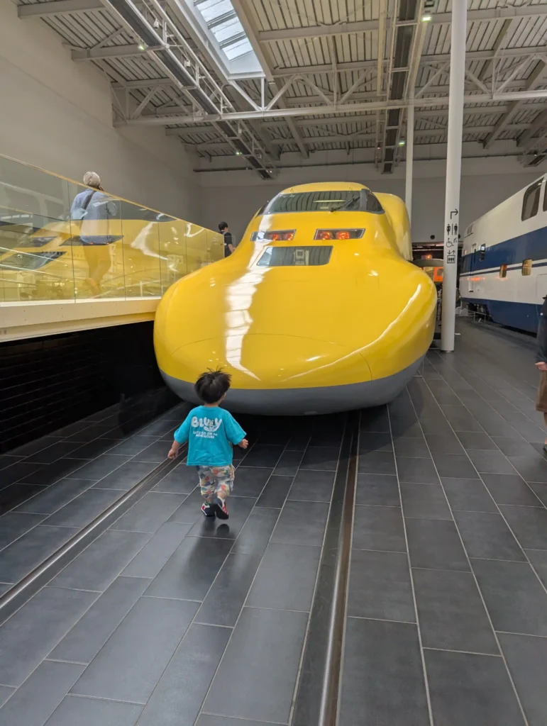 名古屋リニア鉄道館でドクターイエローに大喜びの2歳